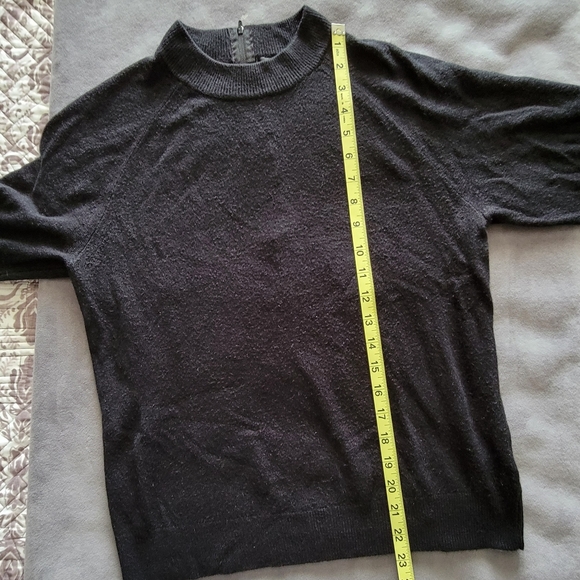 vintage lightweight soft black mockneck sweater - Picture 4 of 6